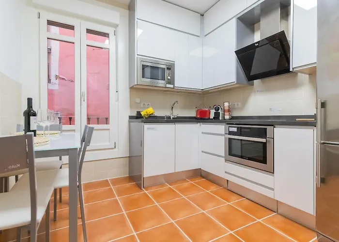 Ronda Street In The Heart Of Old Town Бильбао